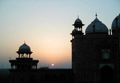 Sunrise on the side of Taj Mahal